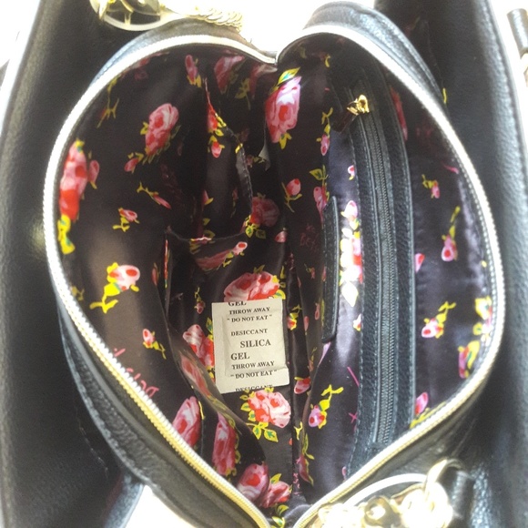 NWT Betsey Johnson Bow Bucket Sholder Bag Purse - Picture 5 of 8